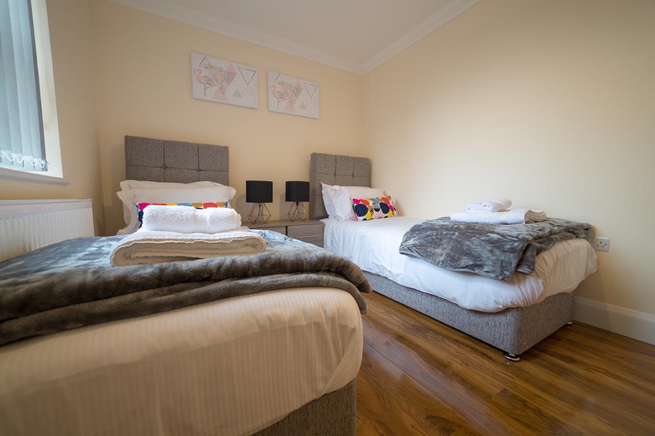 London Heathrow Serviced Apartments Ashford  Екстериор снимка