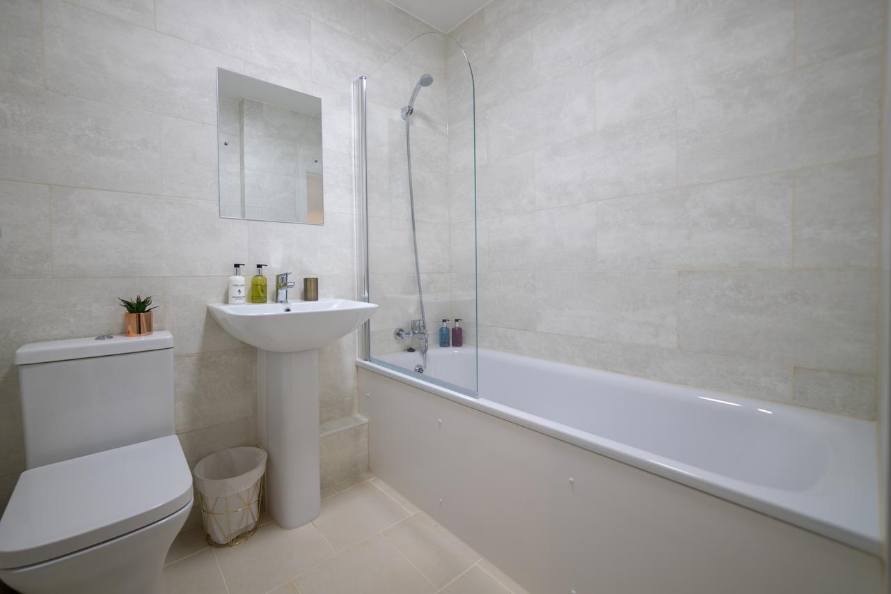 London Heathrow Serviced Apartments Ashford  Екстериор снимка
