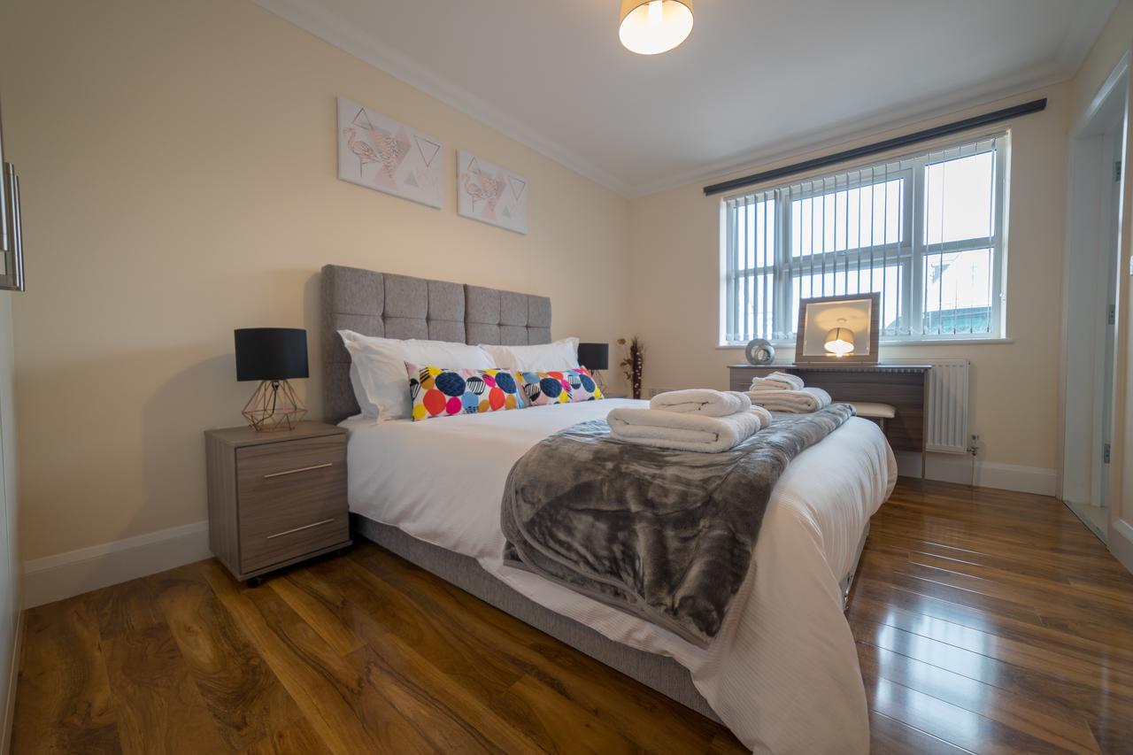 London Heathrow Serviced Apartments Ashford  Екстериор снимка