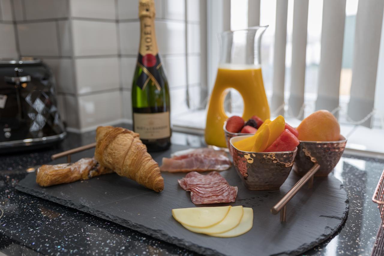 London Heathrow Serviced Apartments Ashford  Екстериор снимка