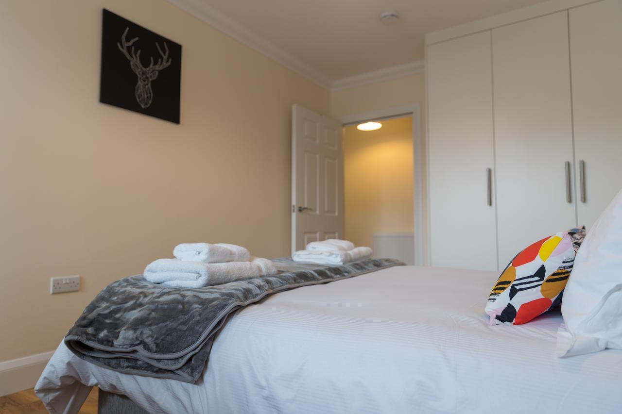 London Heathrow Serviced Apartments Ashford  Екстериор снимка