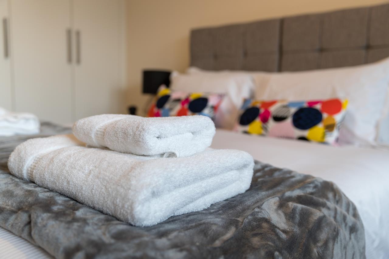 London Heathrow Serviced Apartments Ashford  Екстериор снимка